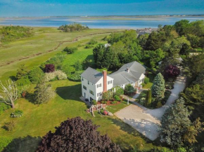 Water Views & Private Tennis Court